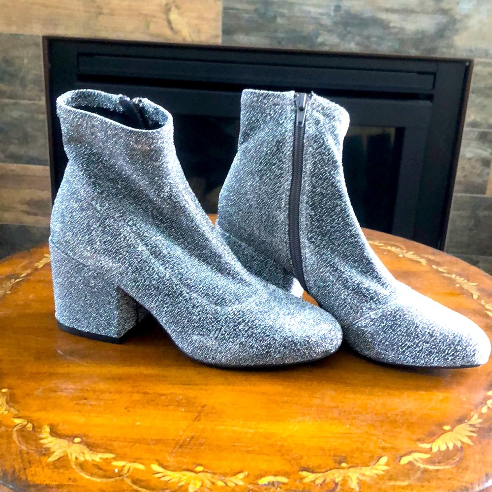 Silver glitter sock stretch fabric booties size 7